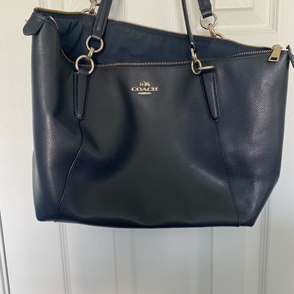 Large Coach Purse. Used 2 seasons.